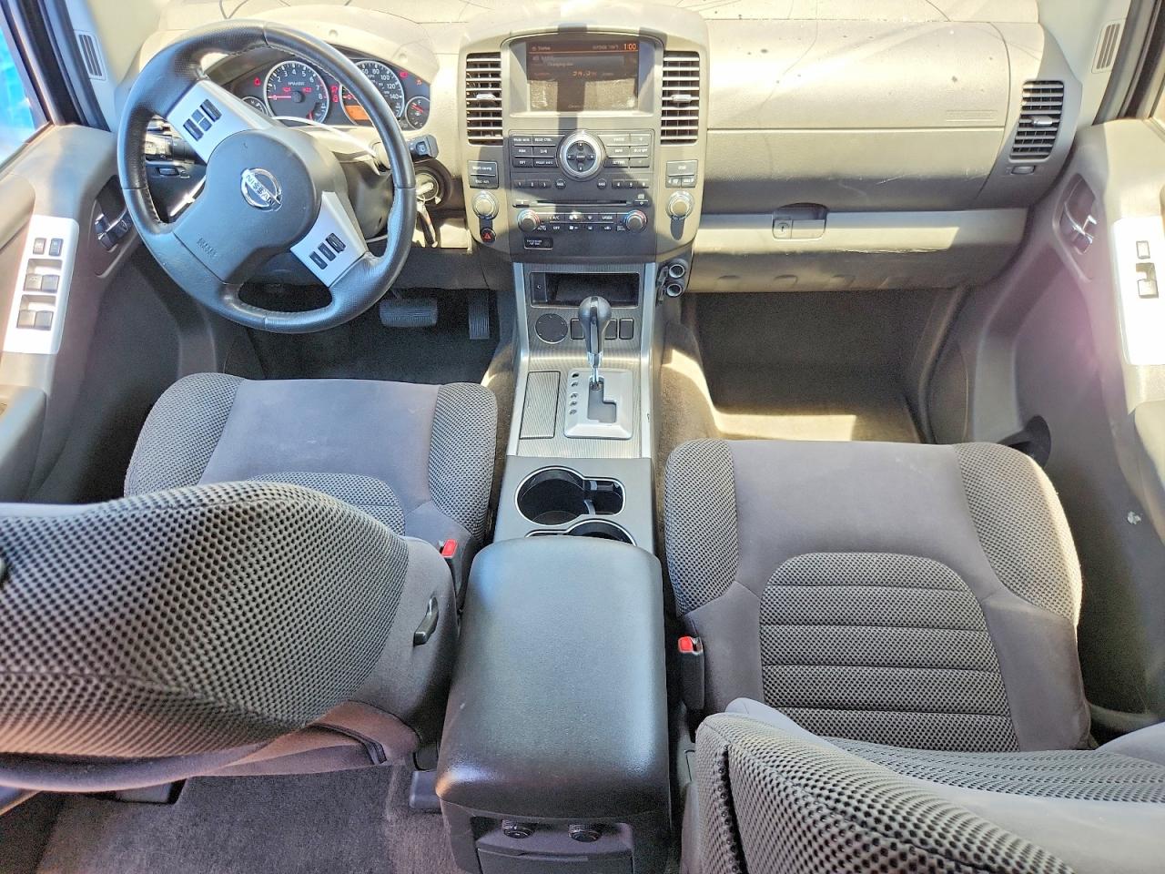 Nissan Pathfinder S