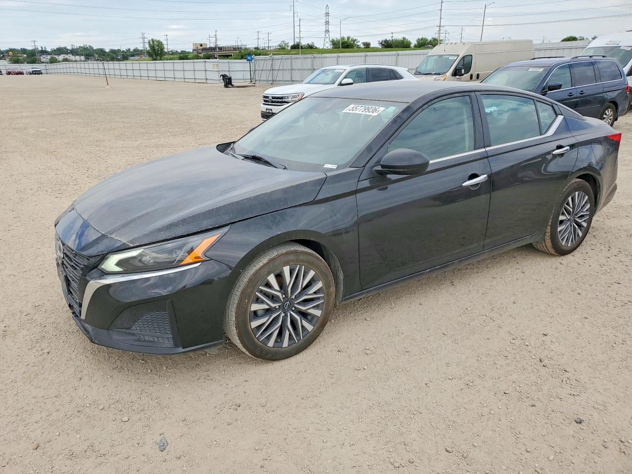 Salvage Nissan Altima Image