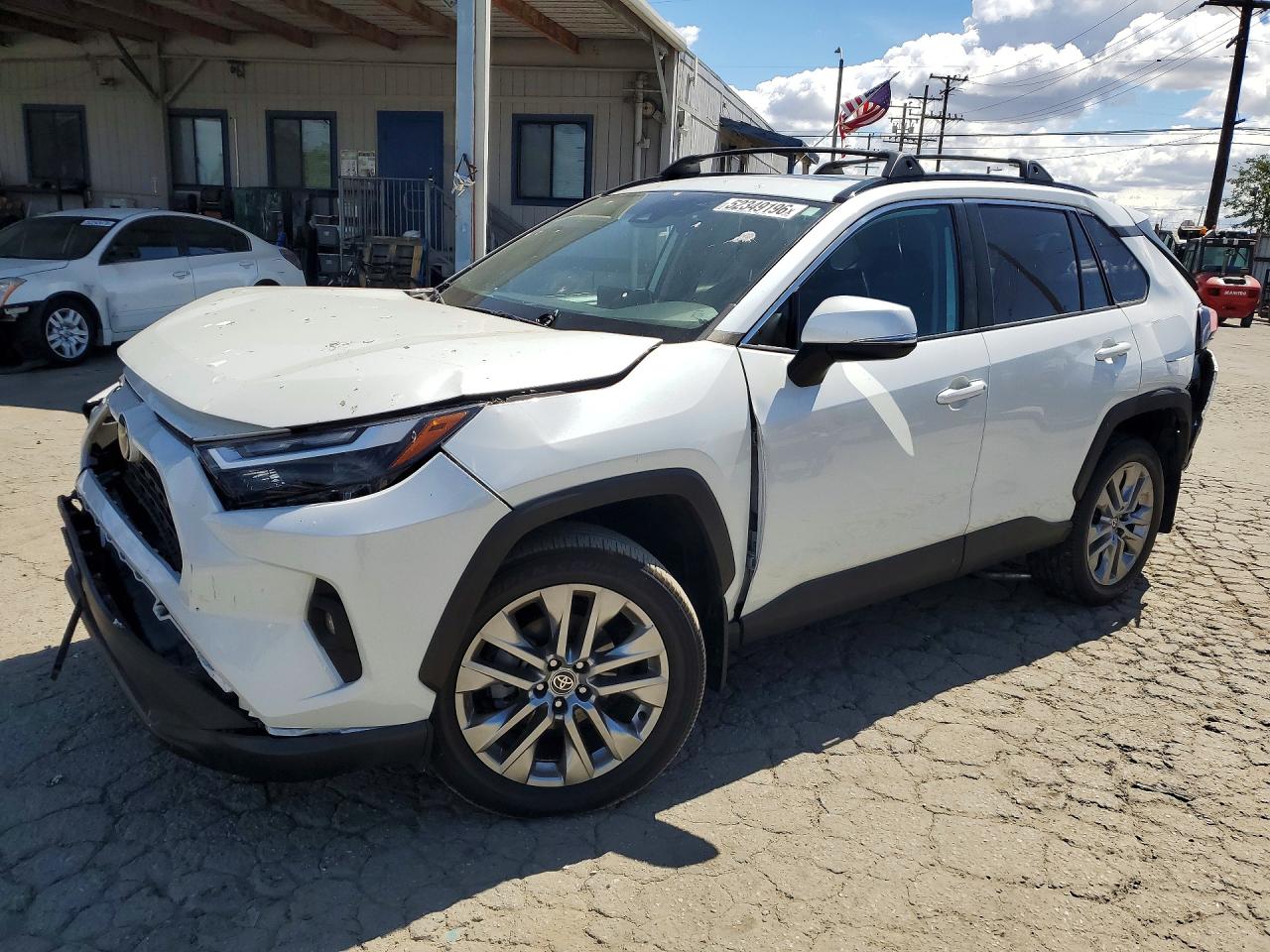 Salvage Toyota RAV4 Image