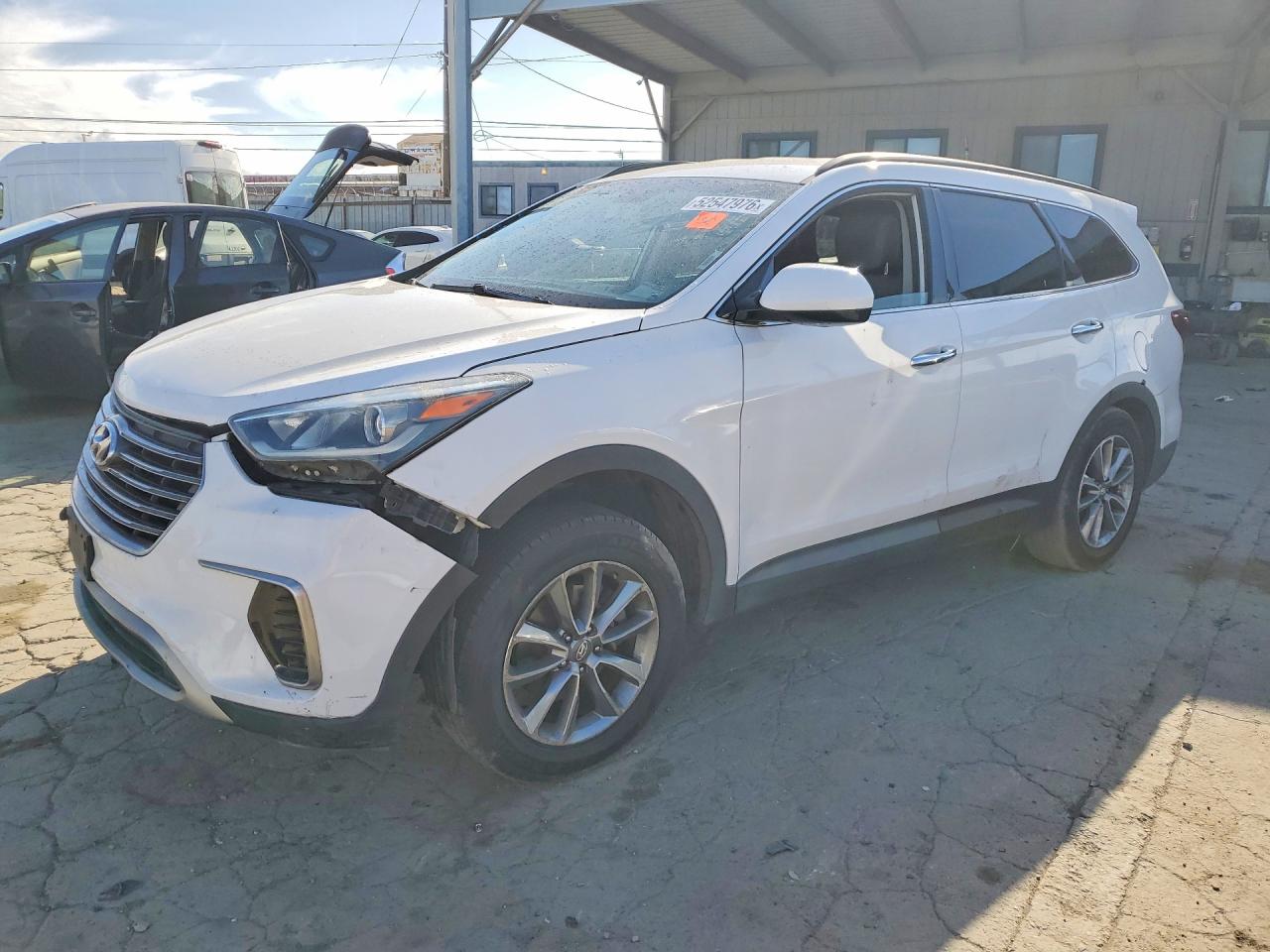 Salvage Hyundai SANTA FE Image