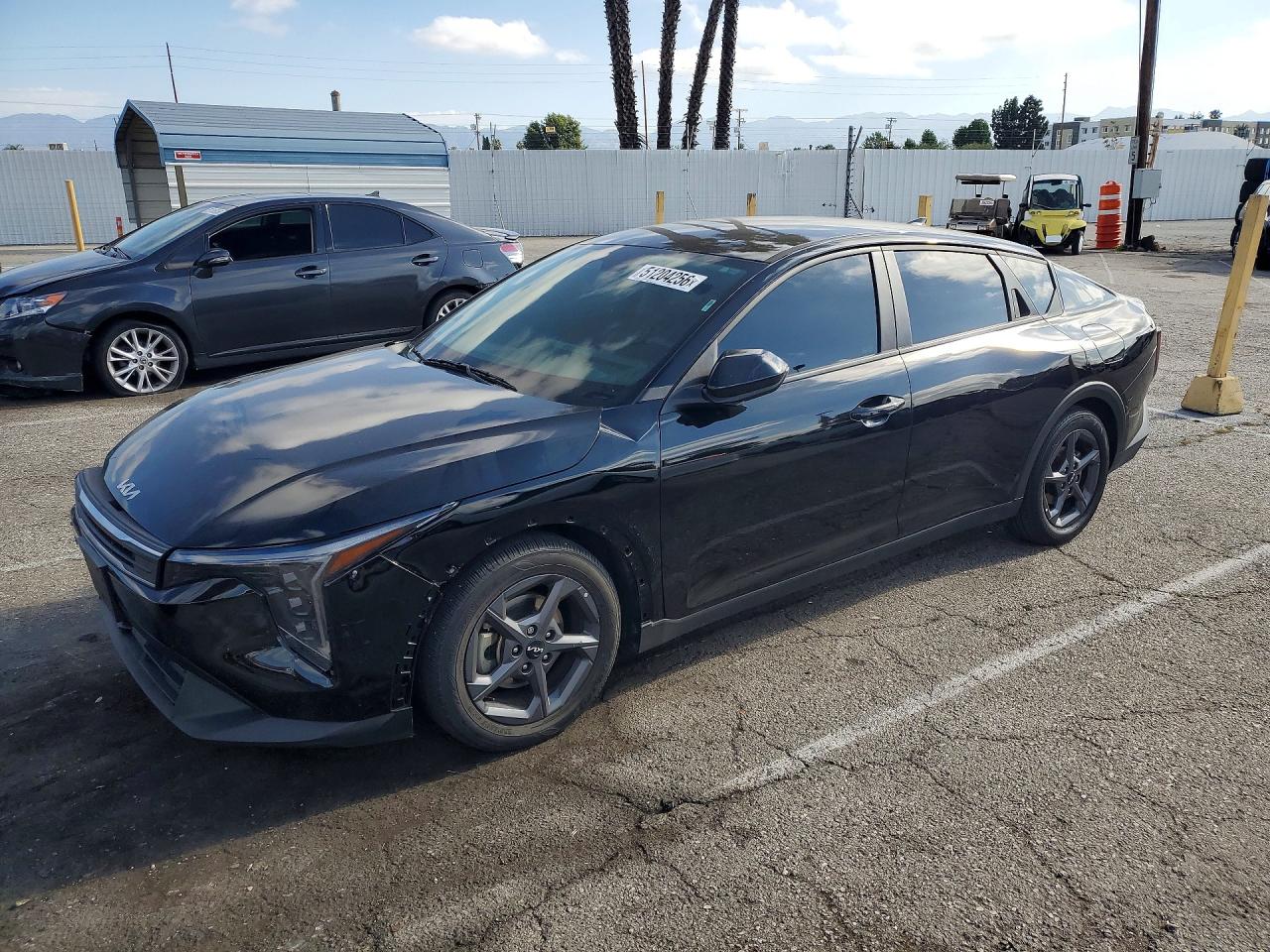 Salvage Kia K4 Image