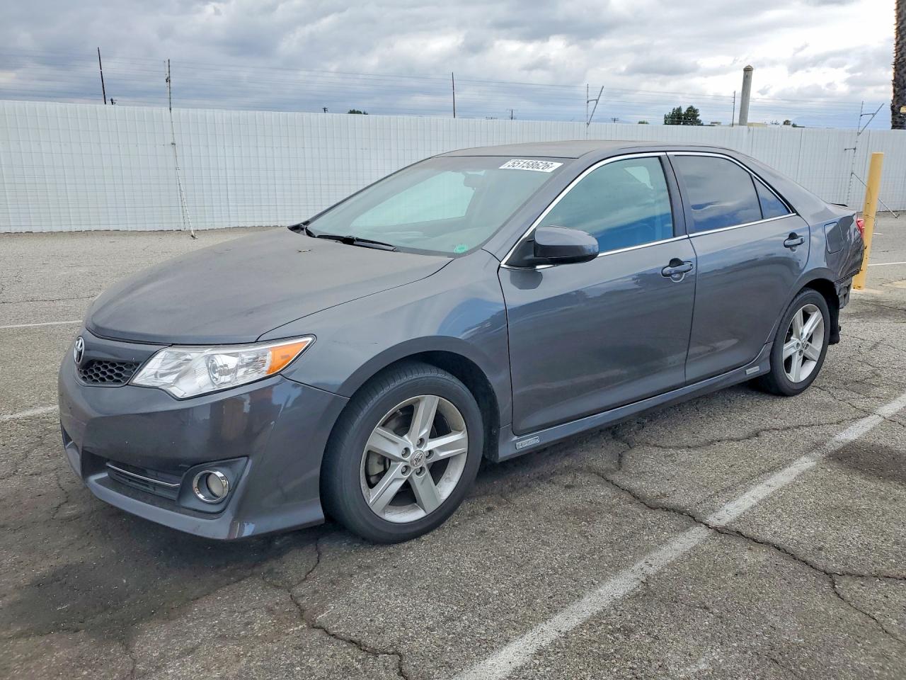 Salvage Toyota Camry Image