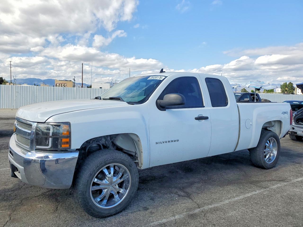 Salvage Chevrolet Silverado Image