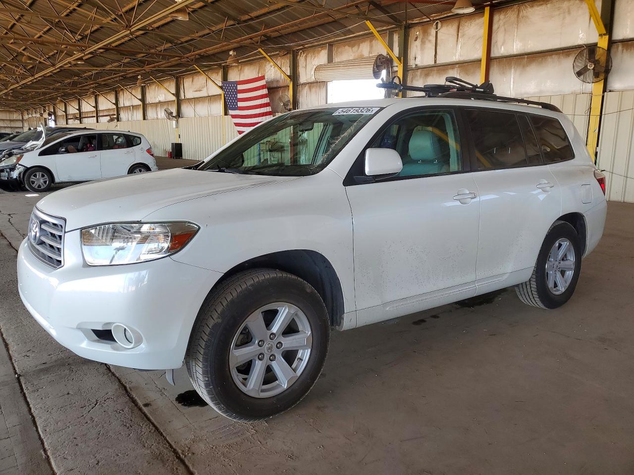 Salvage Toyota Highlander Image