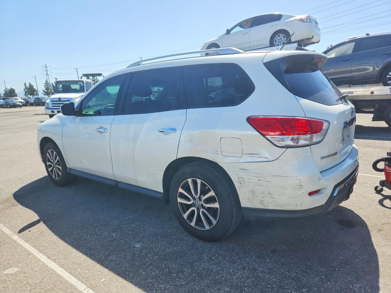 Nissan Pathfinder Sv