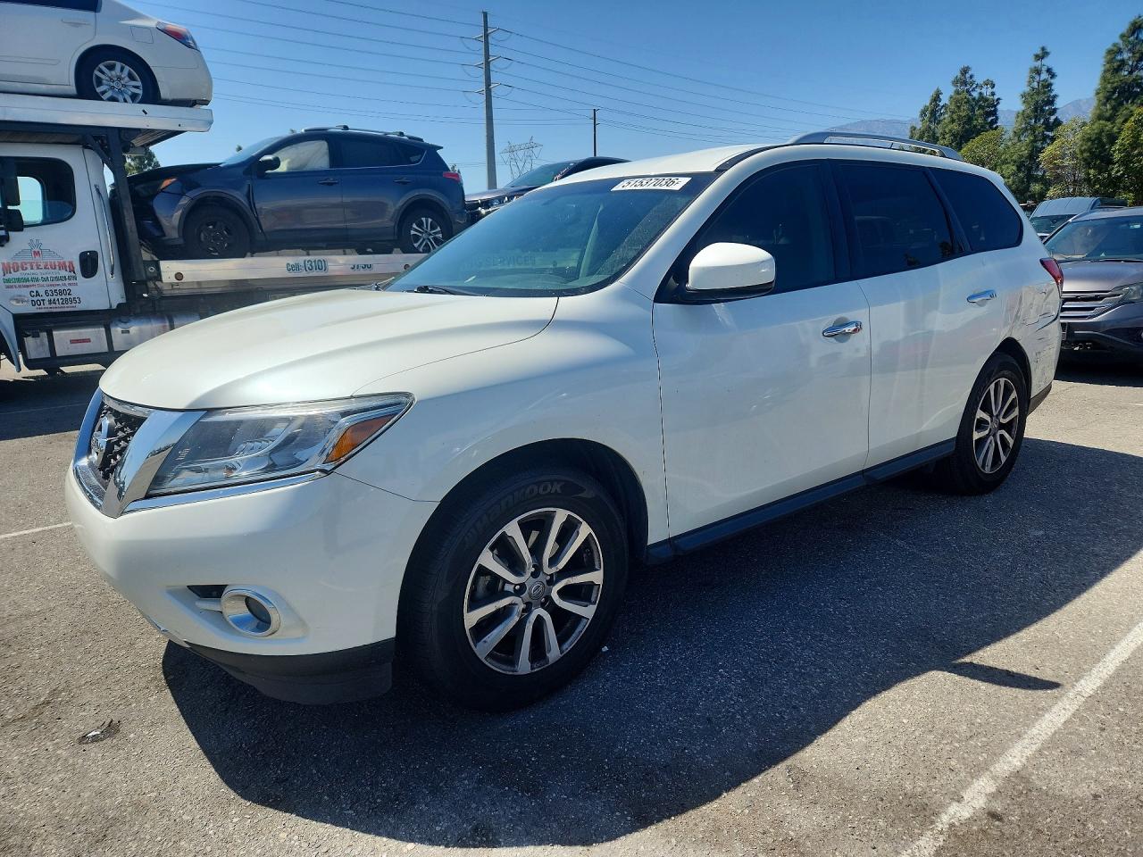 Salvage Nissan Pathfinder Image