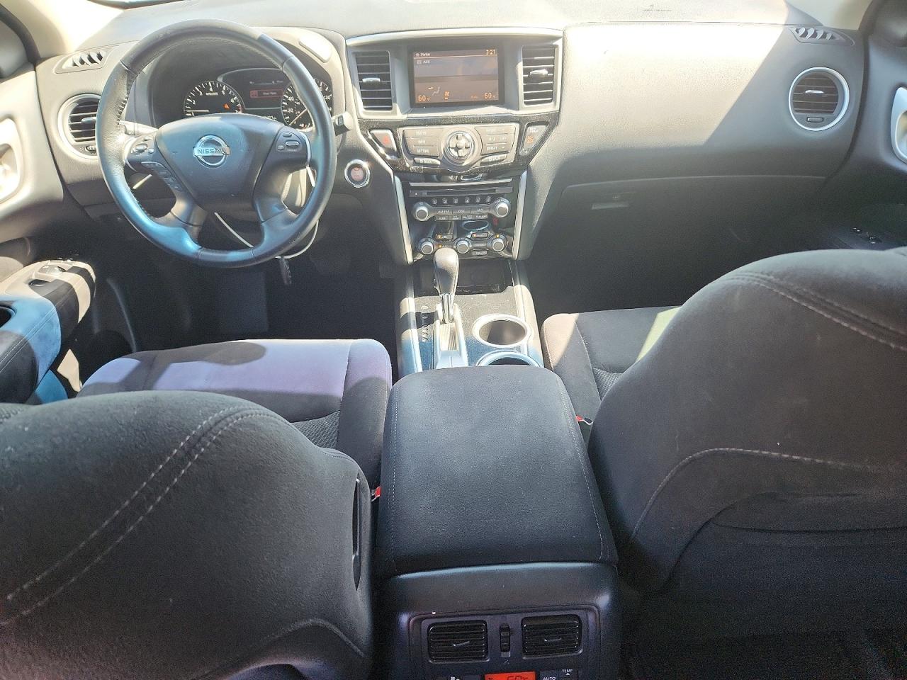 Nissan Pathfinder Sv