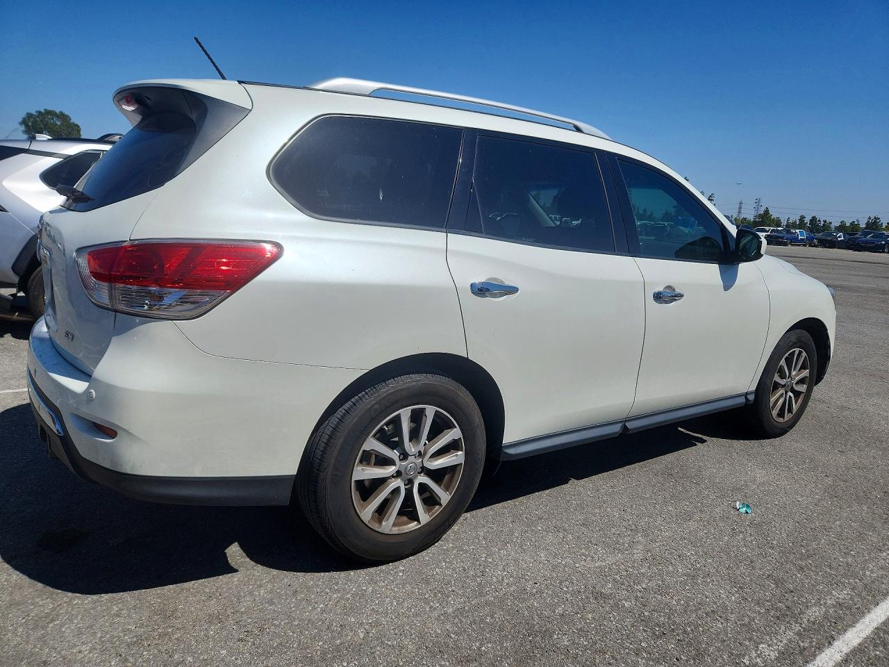 Nissan Pathfinder Sv