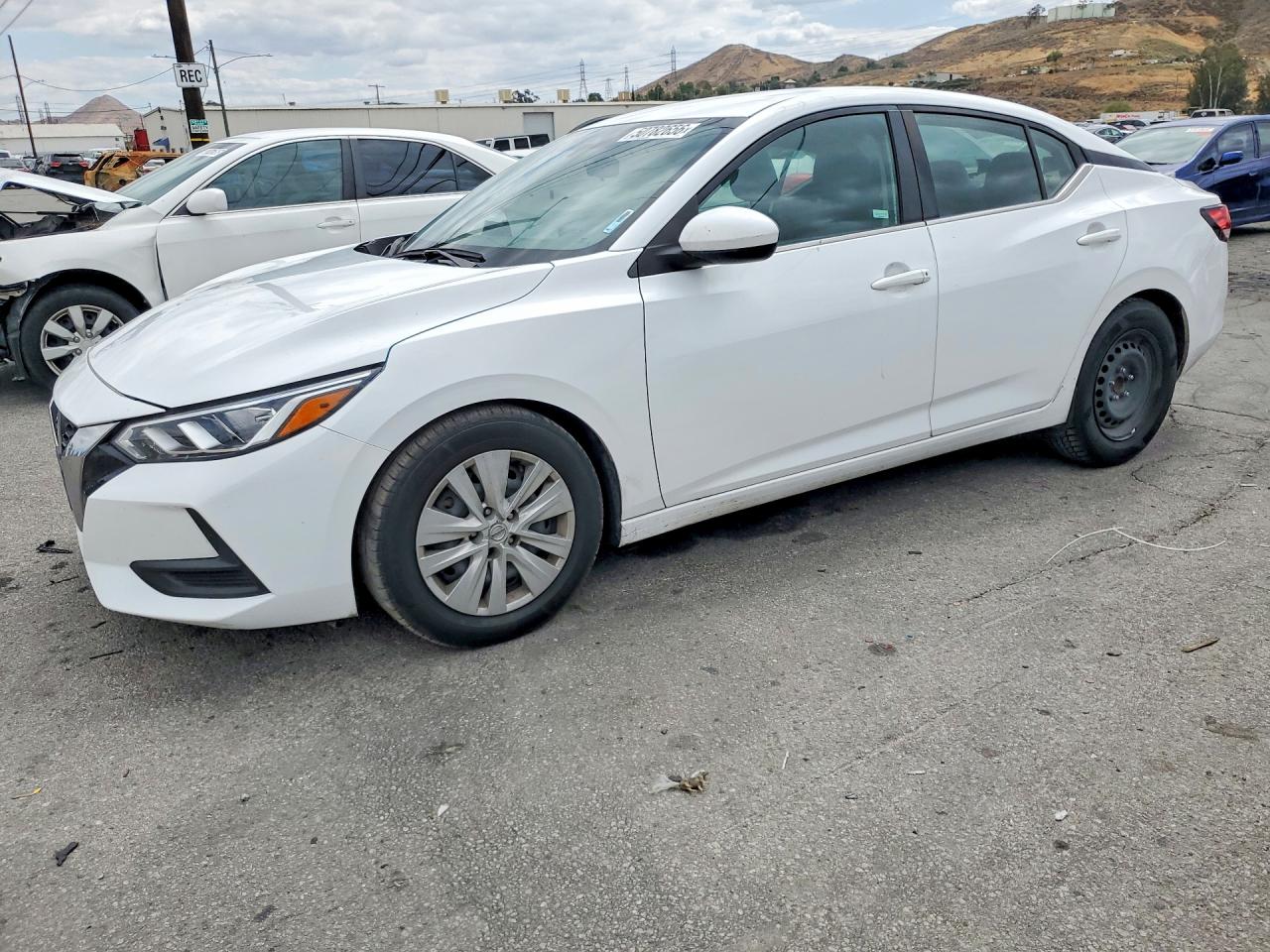 Salvage Nissan Sentra Image