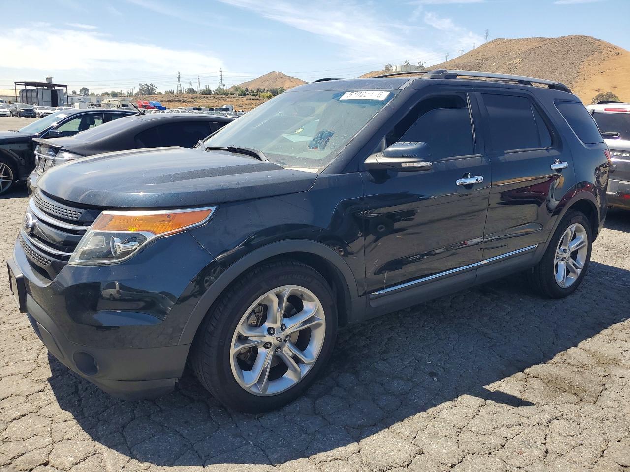 Salvage Ford Explorer Image