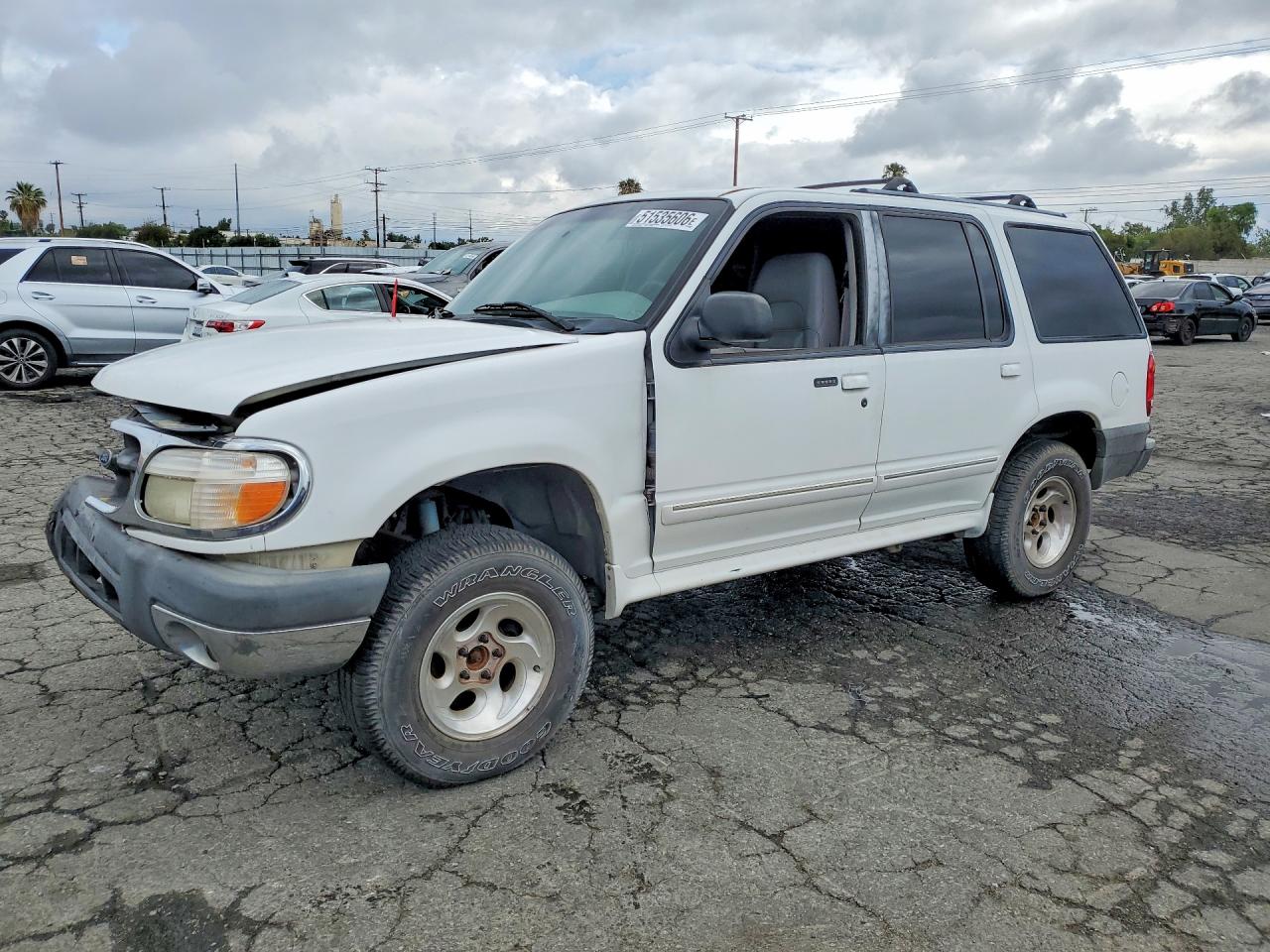 Salvage Ford Explorer Image