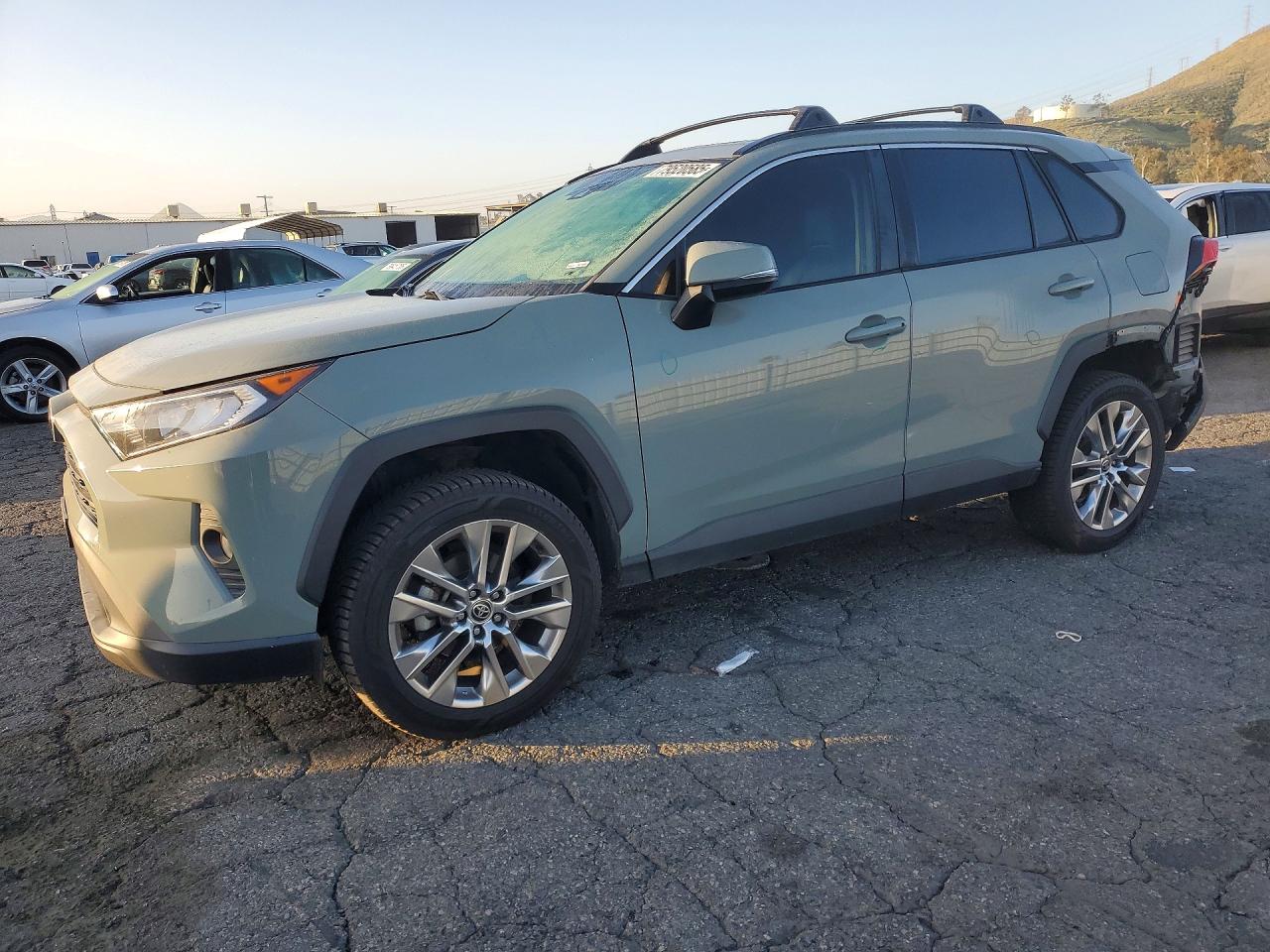 Salvage Toyota RAV4 Image