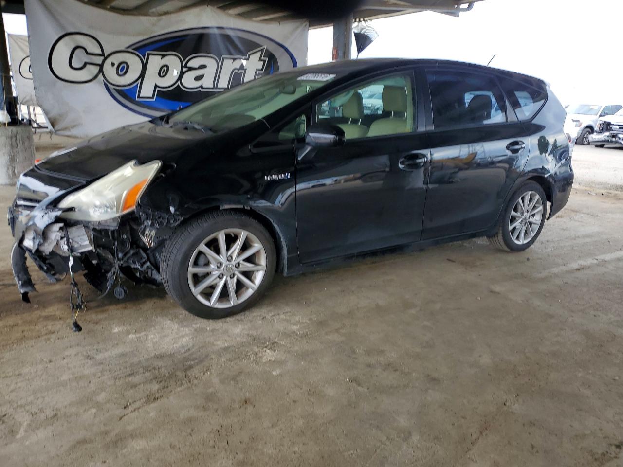 Salvage Toyota Prius Image