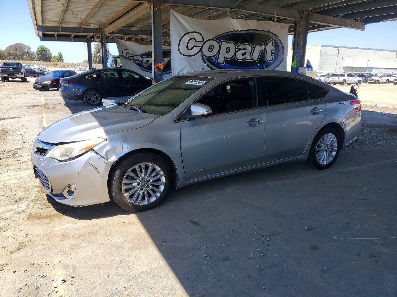 Salvage Toyota Avalon Image