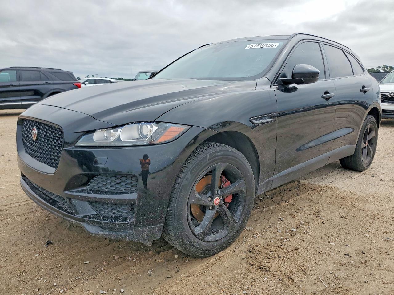 Salvage Jaguar F-PACE Image