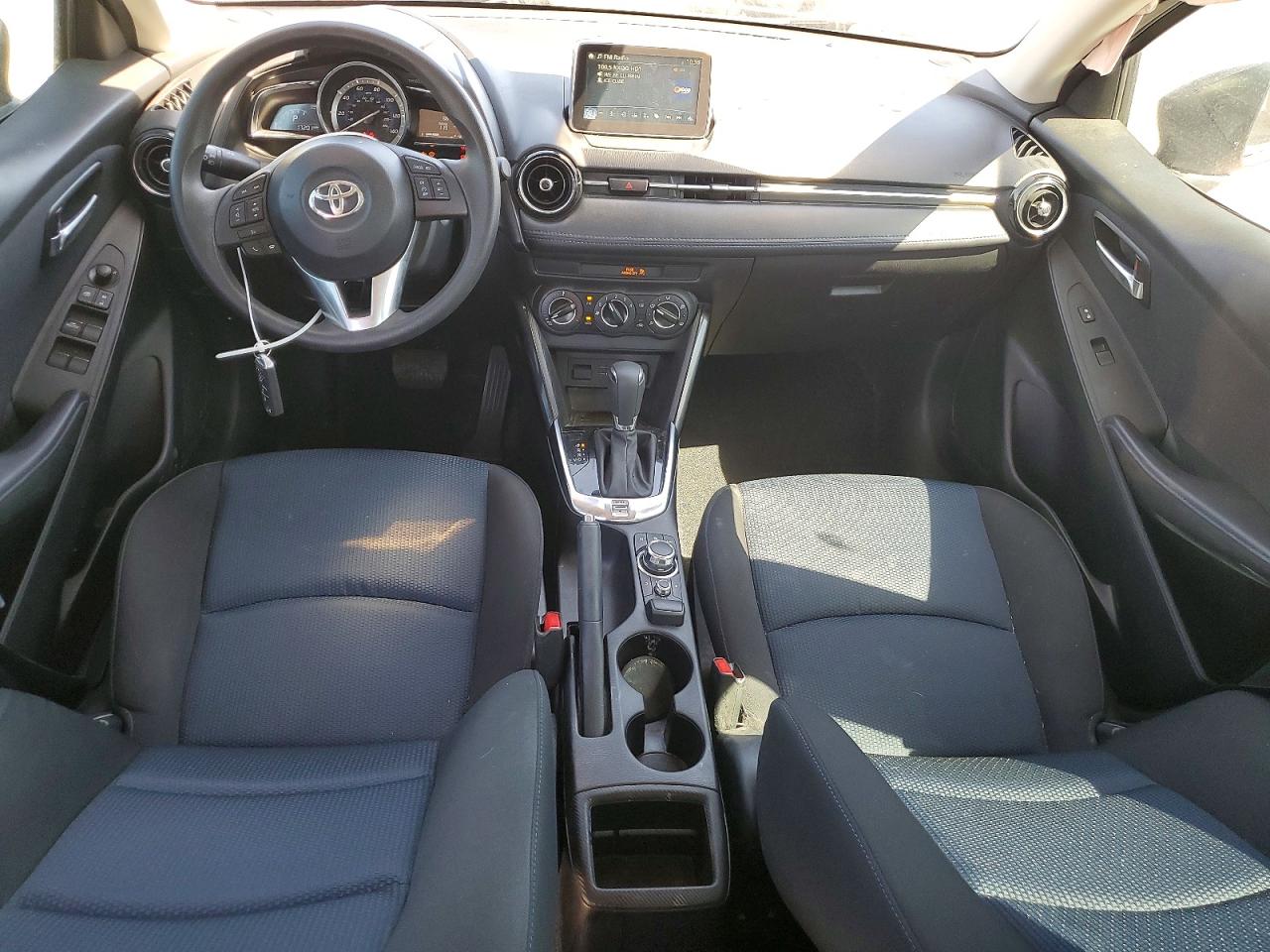 Toyota Yaris Base