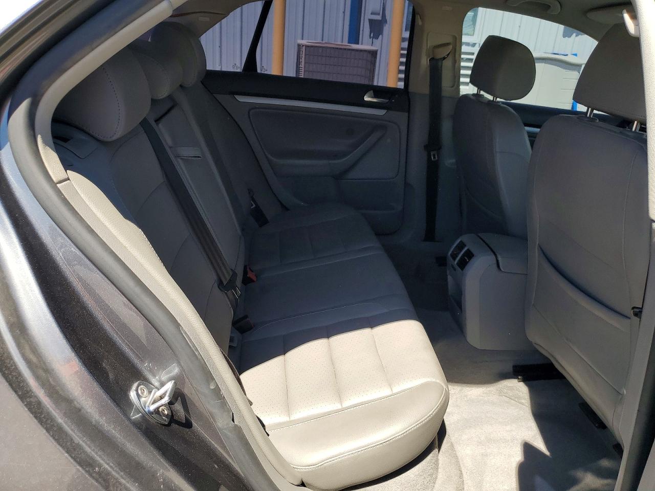Volkswagen Jetta 2.5 Option Package 1