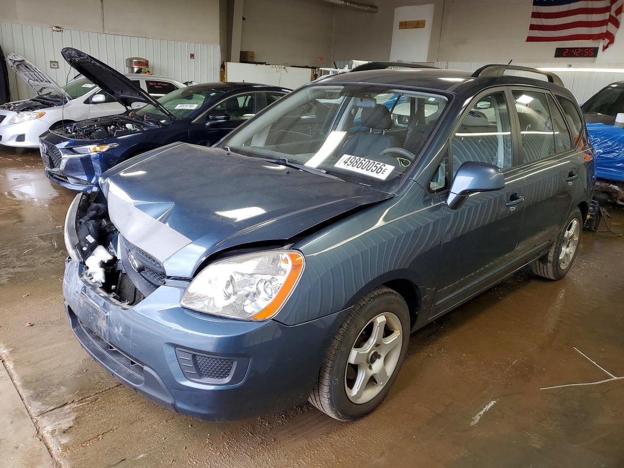 Salvage Kia Rondo Image