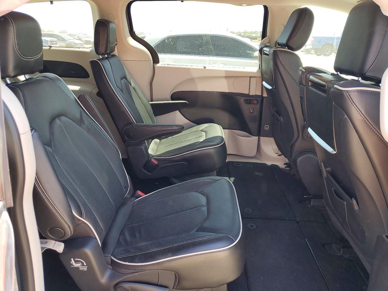 Chrysler Pacifica Limited
