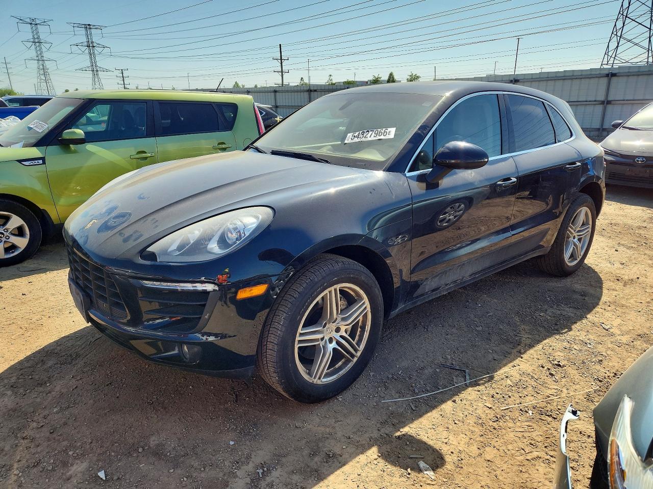 Salvage Porsche Macan Image