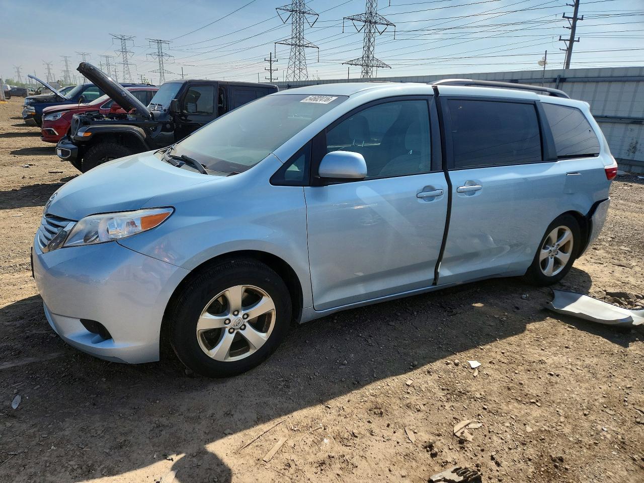 Salvage Toyota Sienna Image