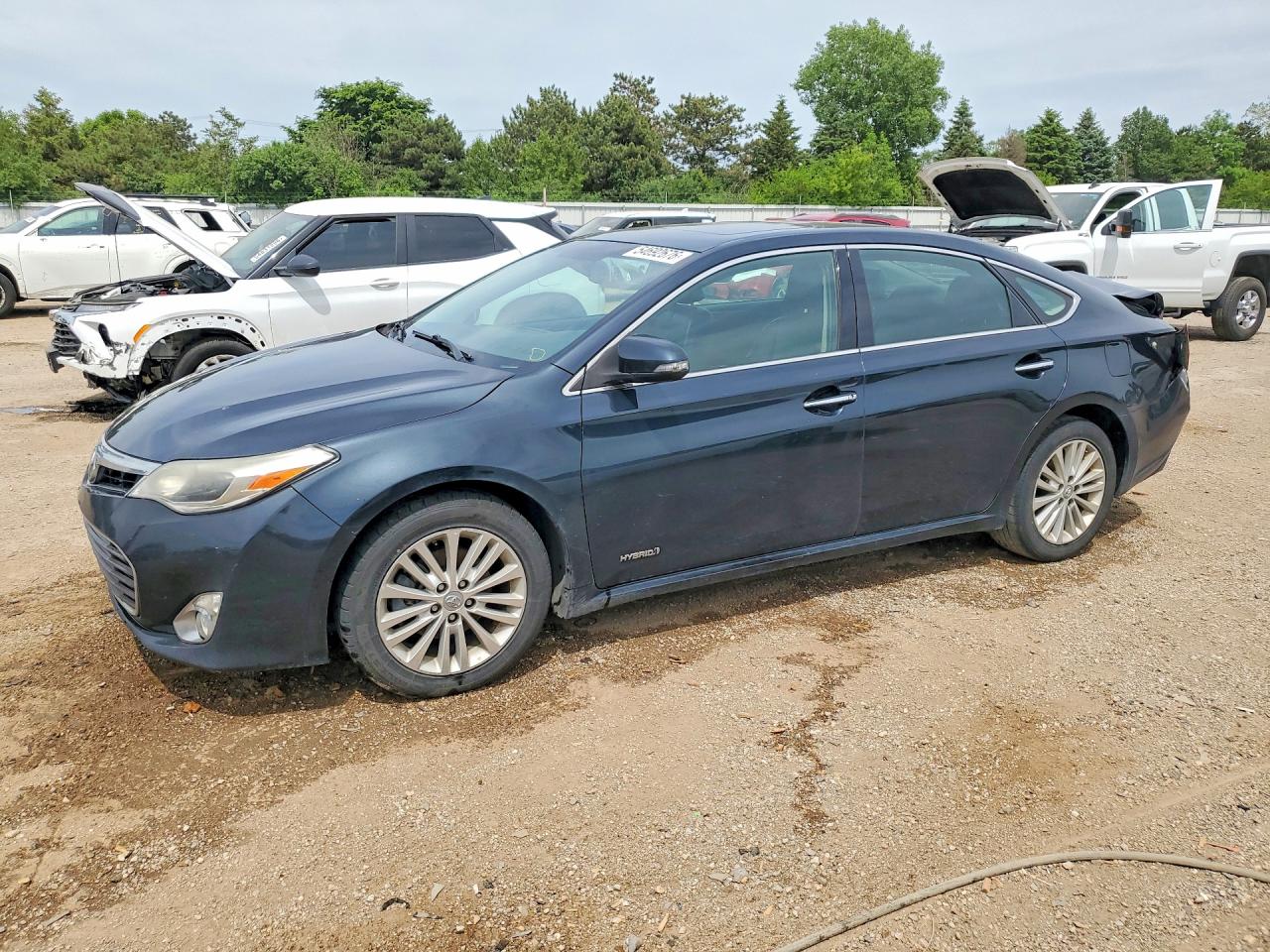 Salvage Toyota Avalon Image
