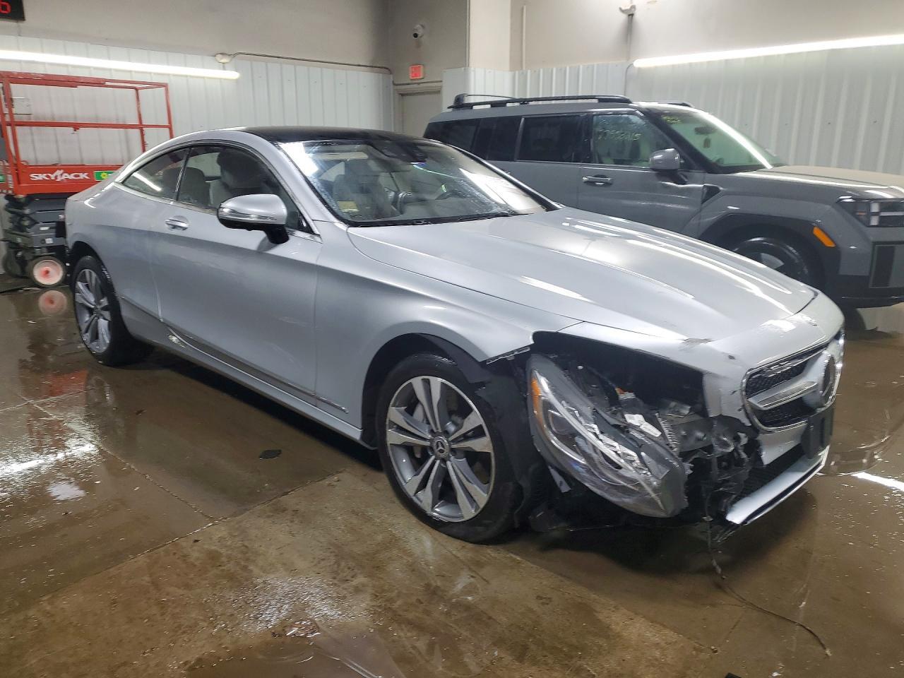 Mercedes-Benz S-Class 550