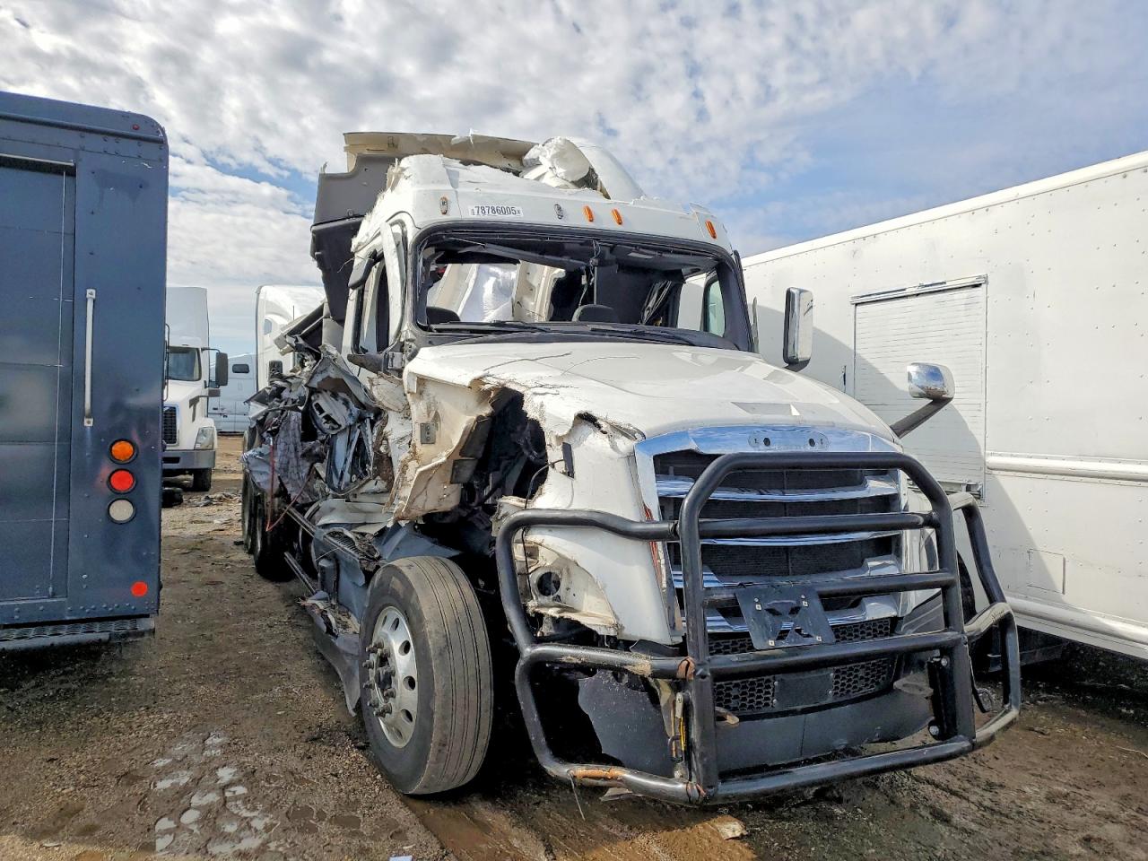 Salvage Freightliner Cascadia 126 Image