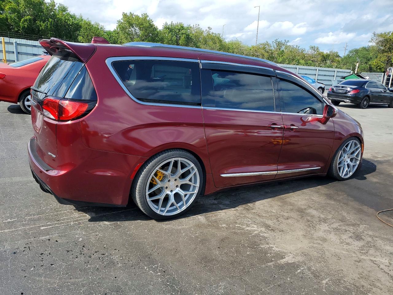 Chrysler Pacifica Limited