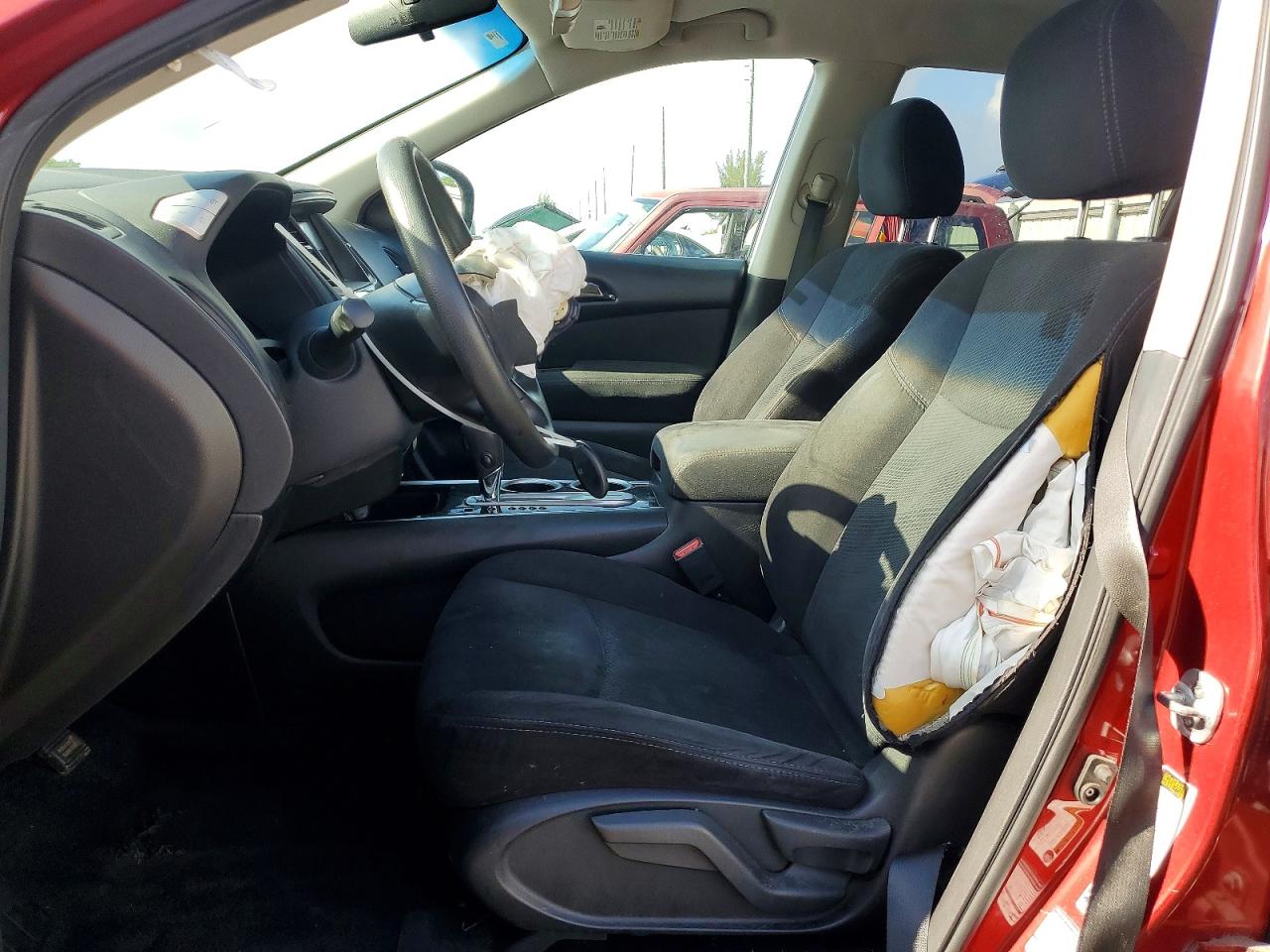Nissan Pathfinder S