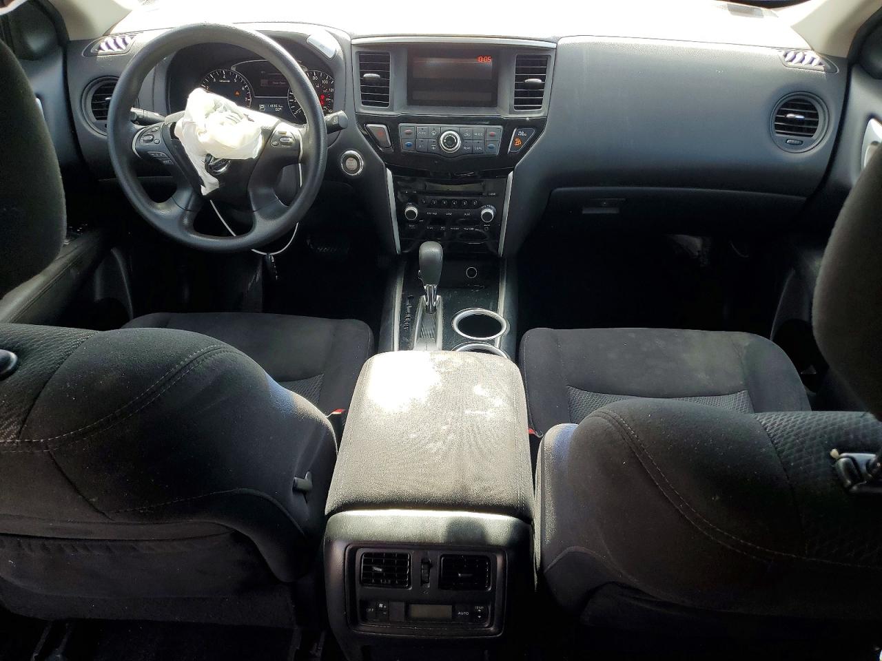 Nissan Pathfinder S