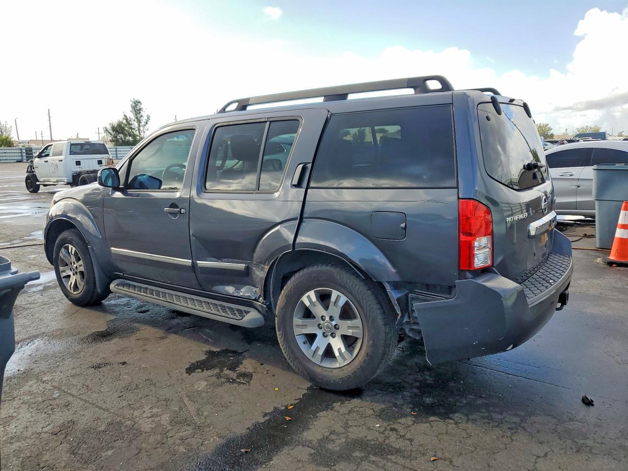 Nissan Pathfinder S