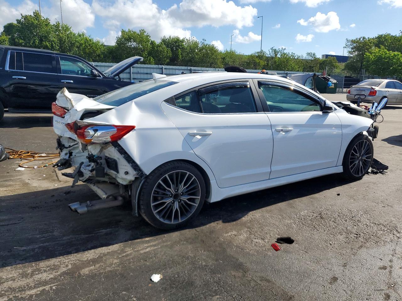 Hyundai ELANTRA Sport