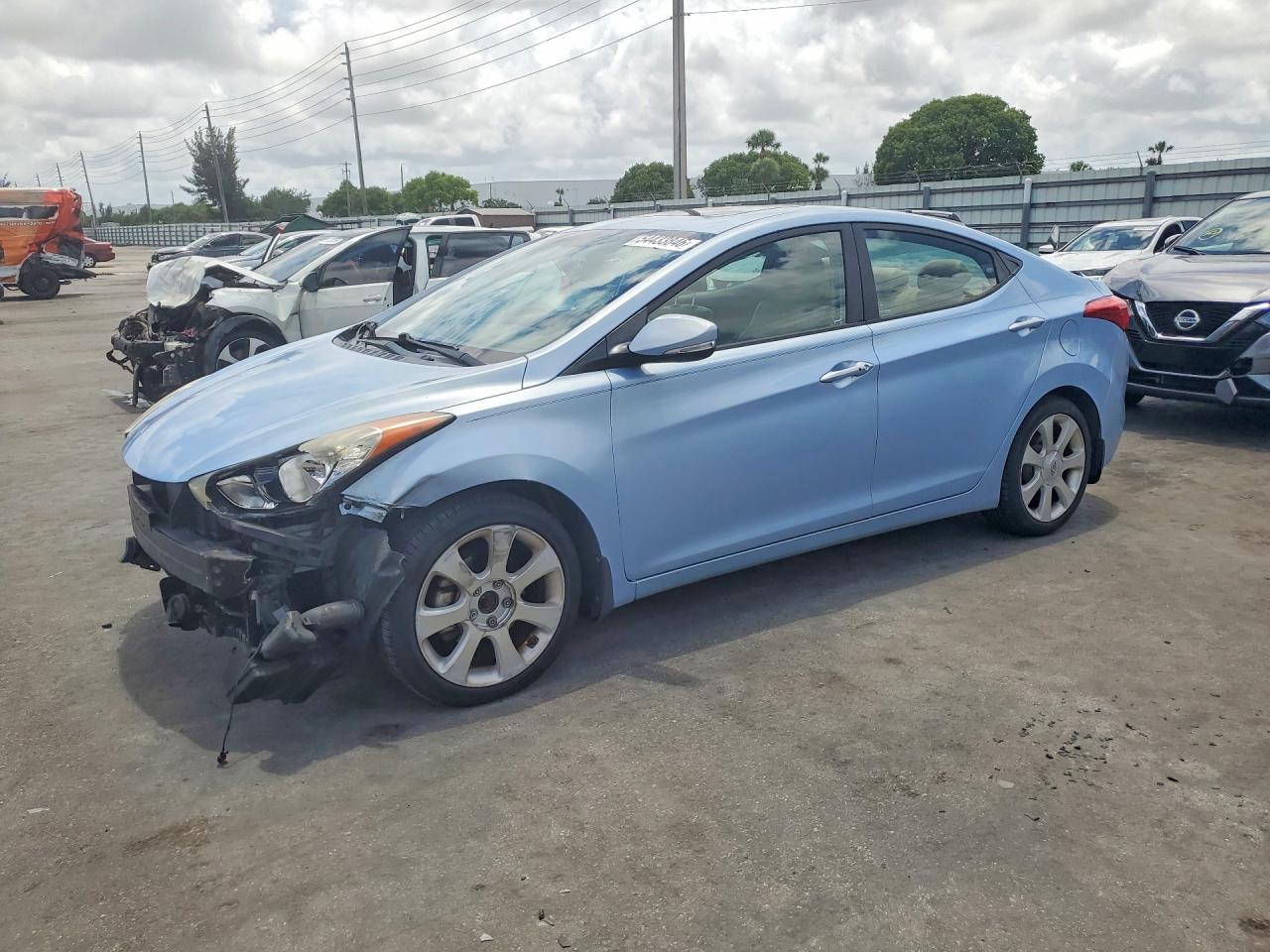 Salvage Hyundai ELANTRA Image