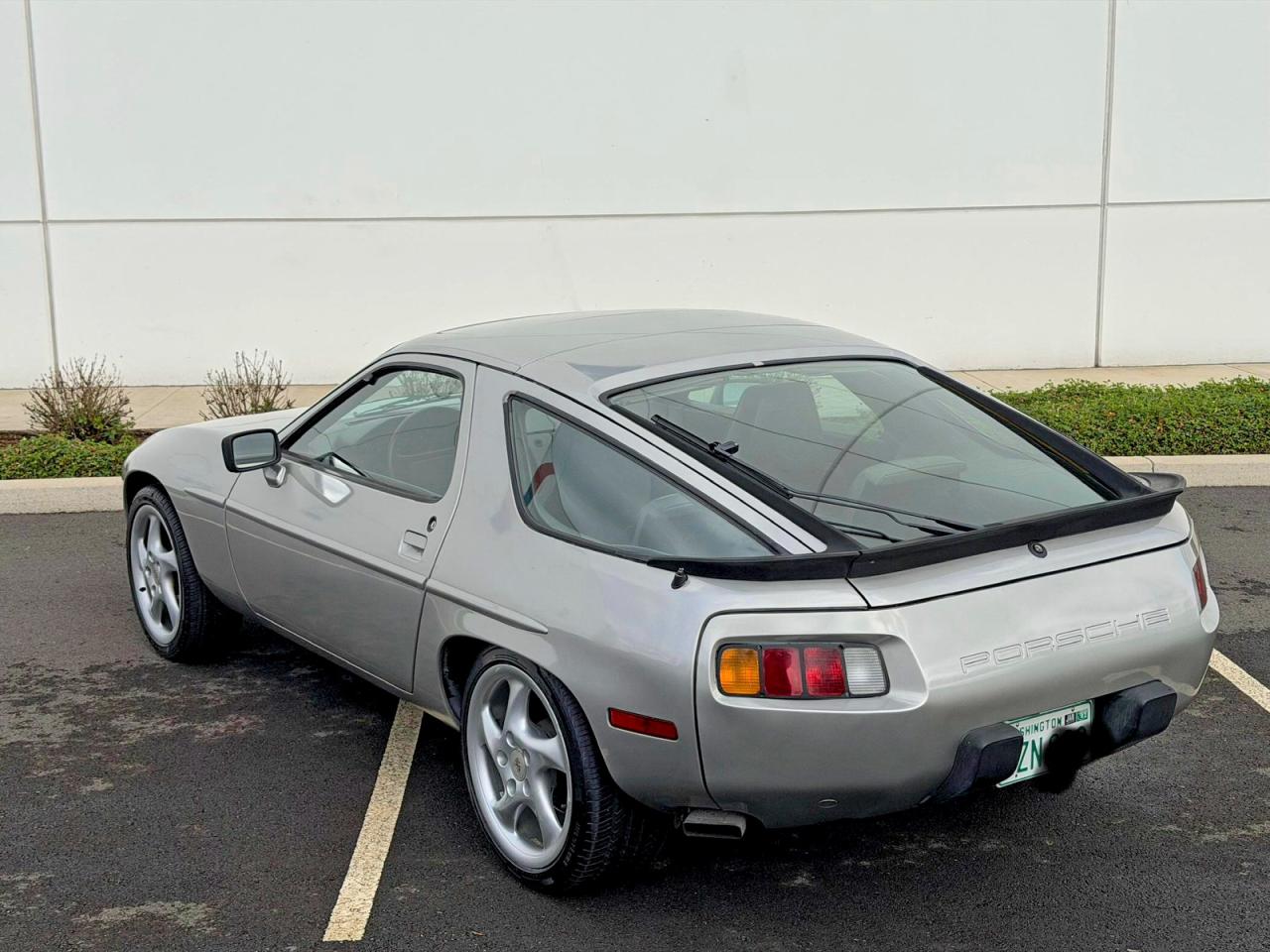 Porsche 928
