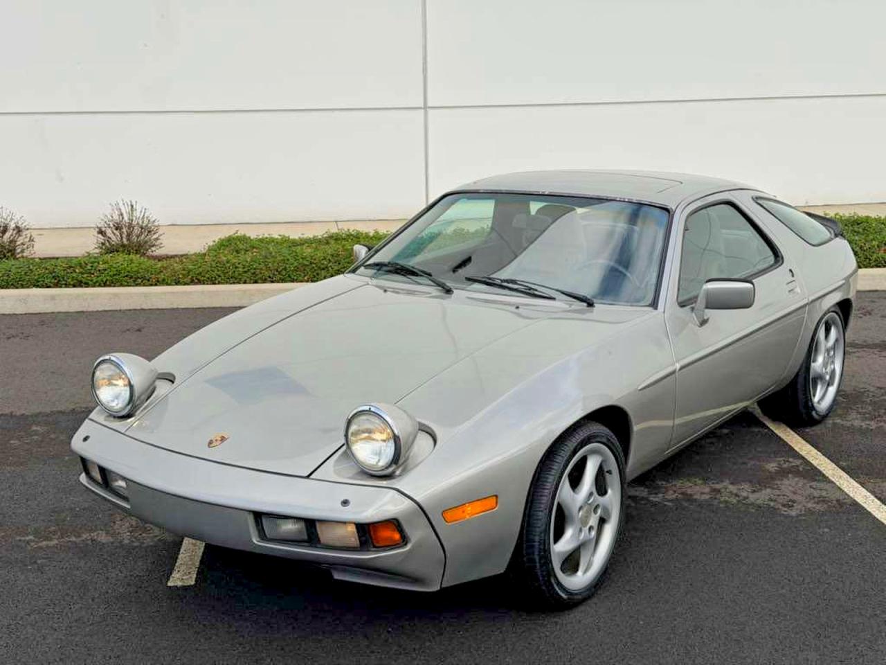 Porsche 928
