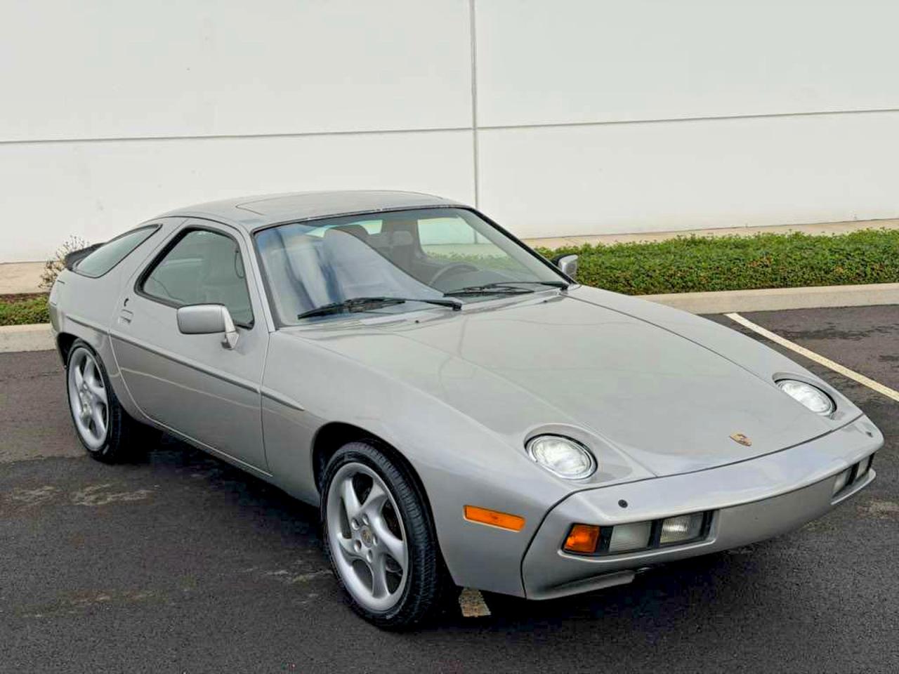 Salvage Porsche 928 Image
