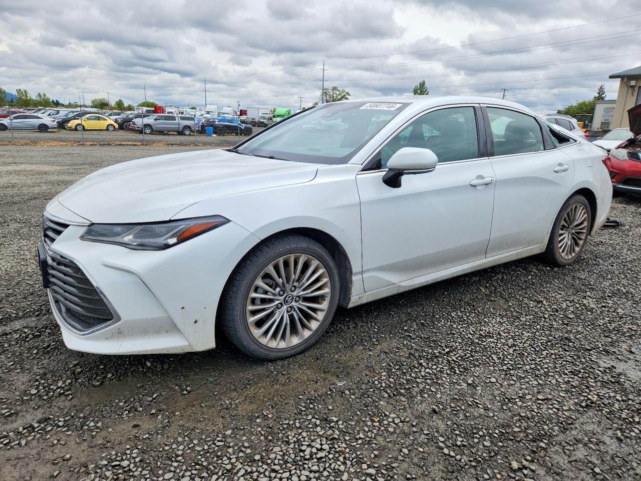 Salvage Toyota Avalon Image