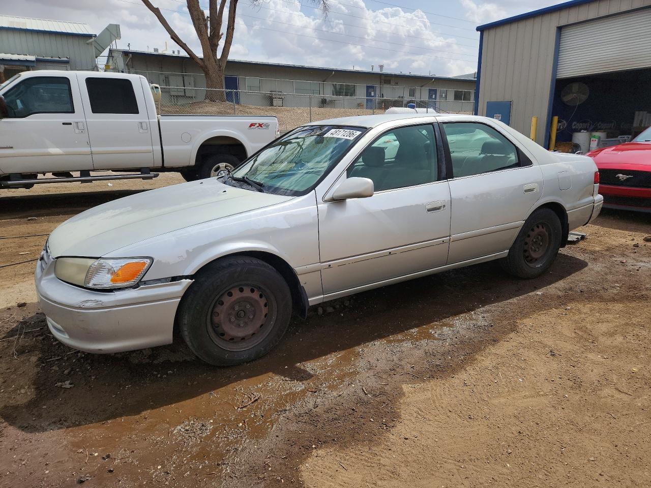 Salvage Toyota Camry Image