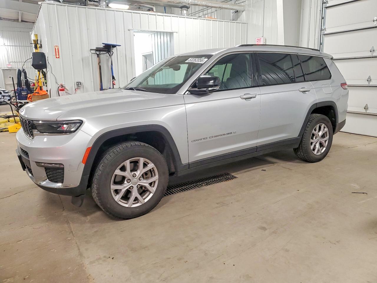 Salvage Jeep Cherokee Image