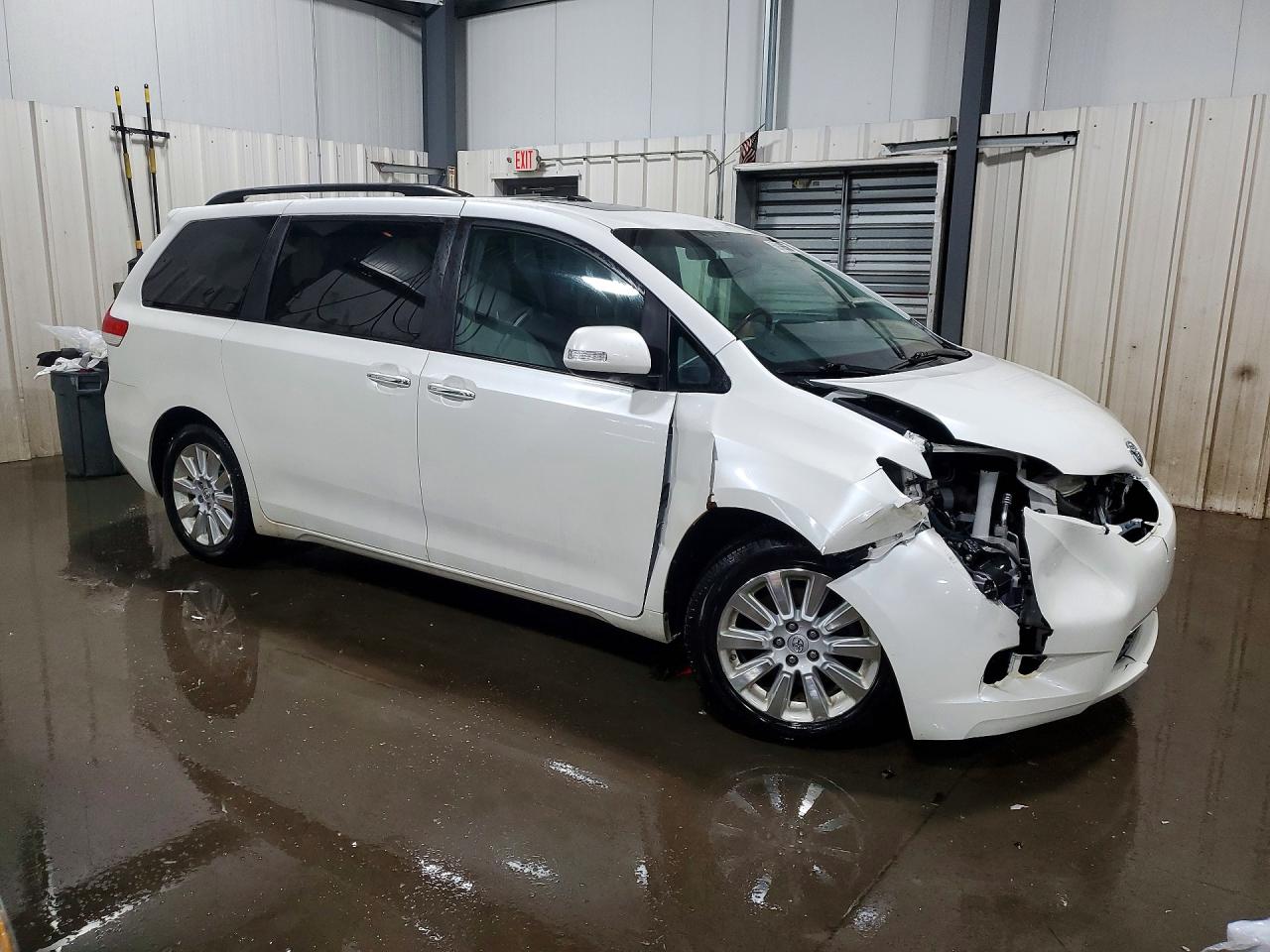 Toyota Sienna Limited 7-passenger