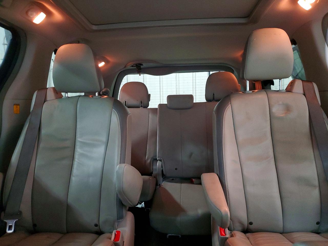Toyota Sienna Limited 7-passenger