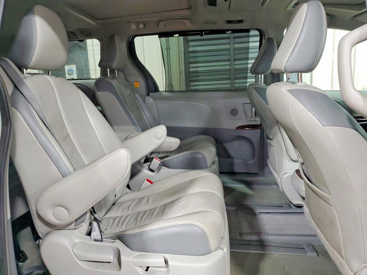 Toyota Sienna Limited 7-passenger