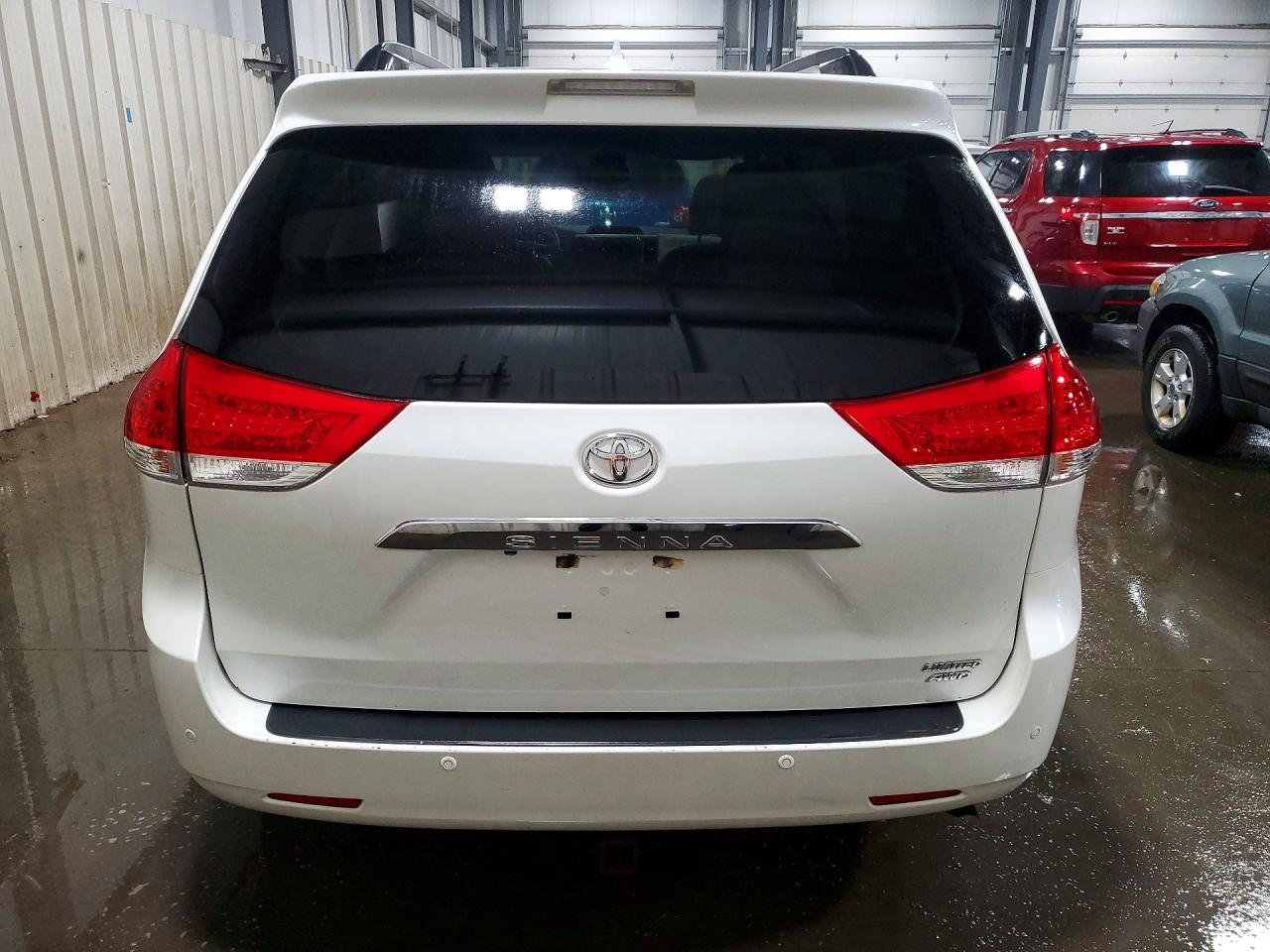 Toyota Sienna Limited 7-passenger