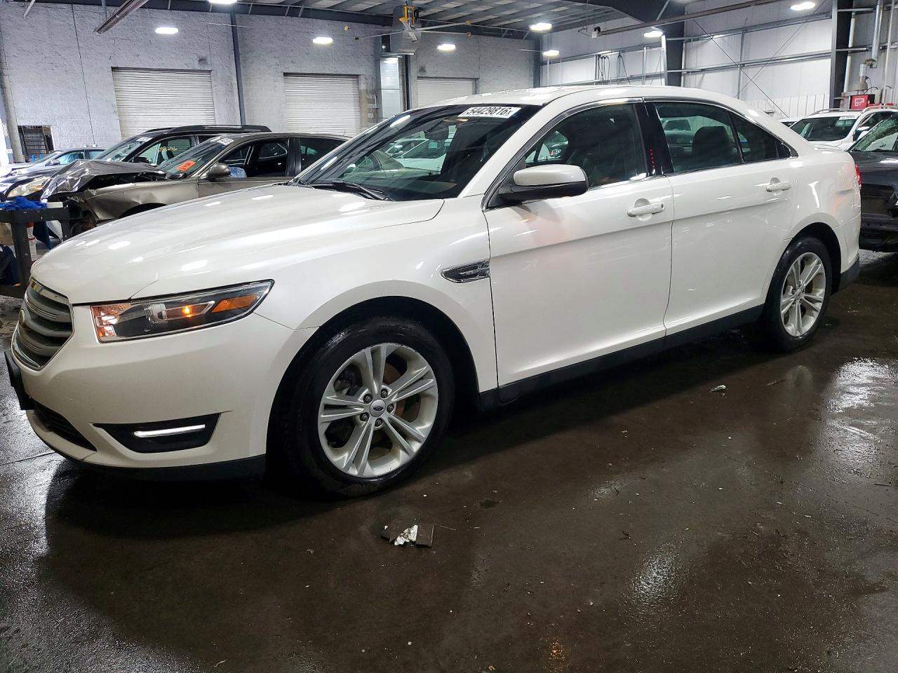 Salvage Ford Taurus Image