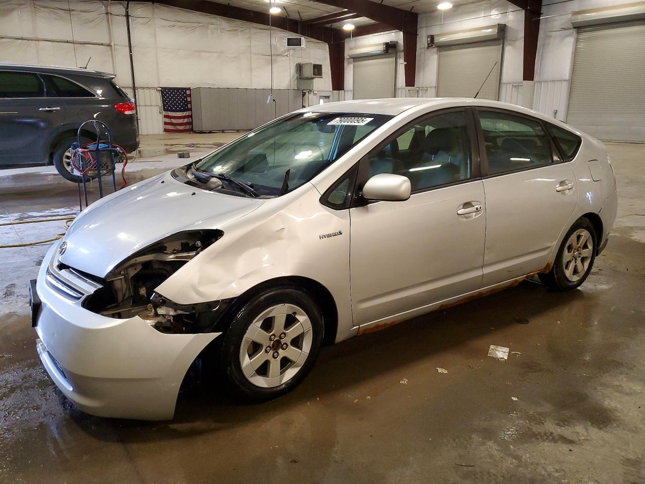 Salvage Toyota Prius Image