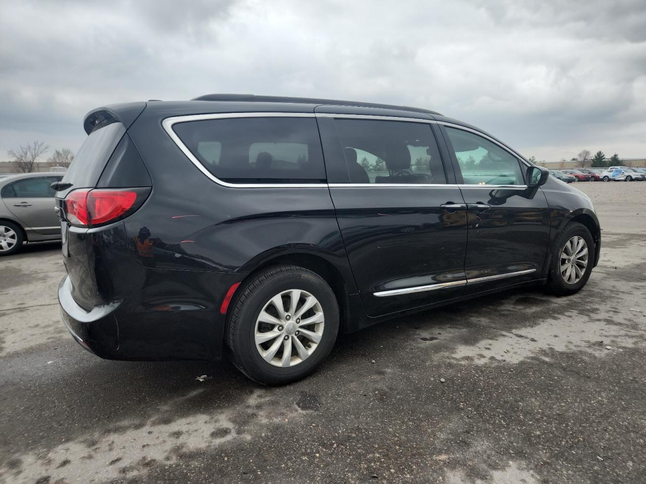 Chrysler Pacifica Touring L