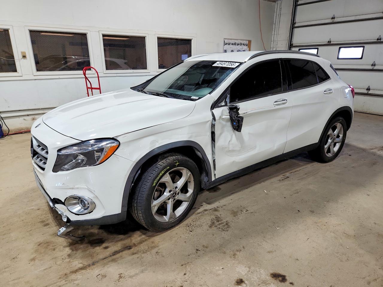 Salvage Mercedes-Benz GLA Image