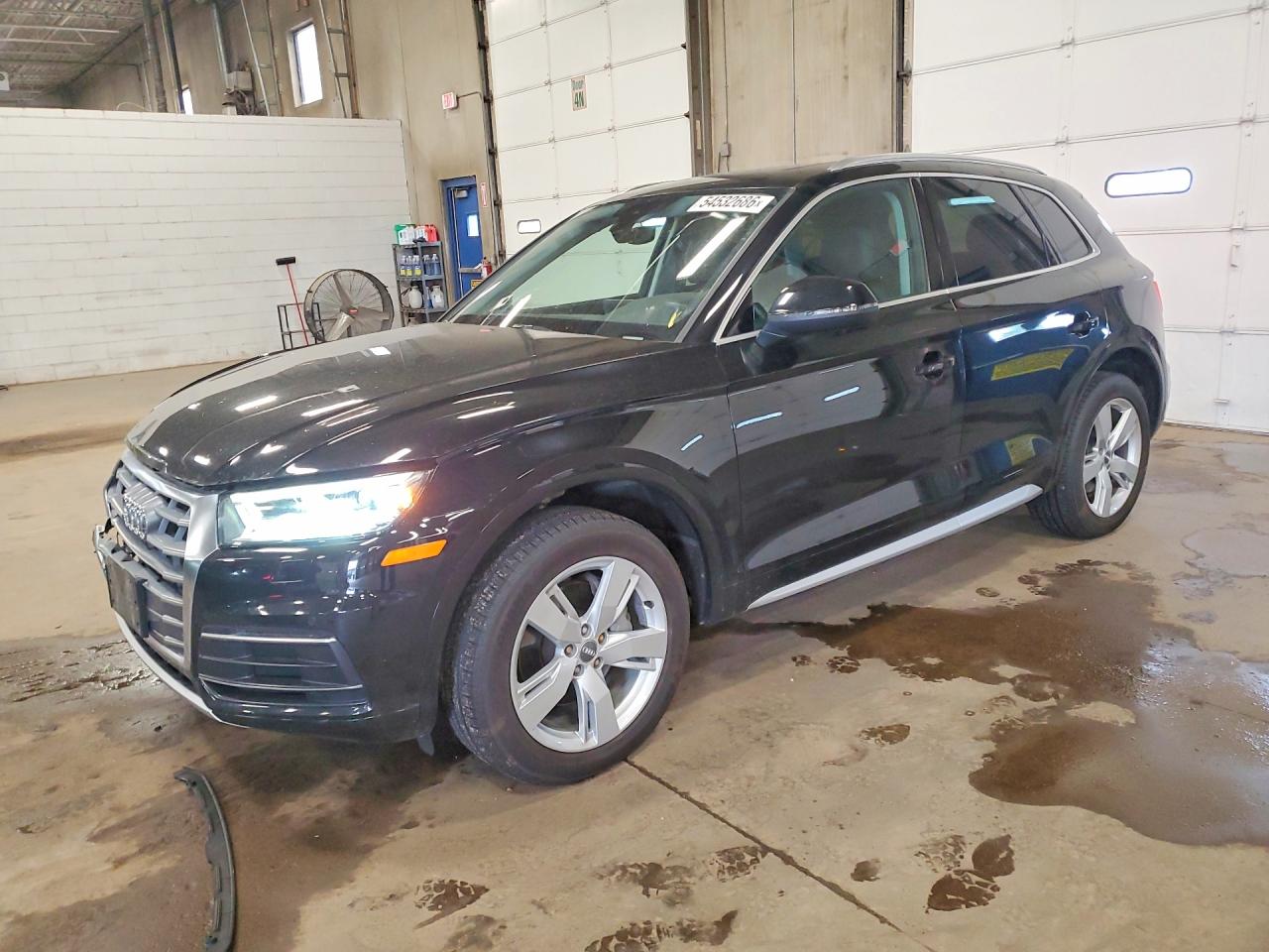 Salvage Audi Q5 Image