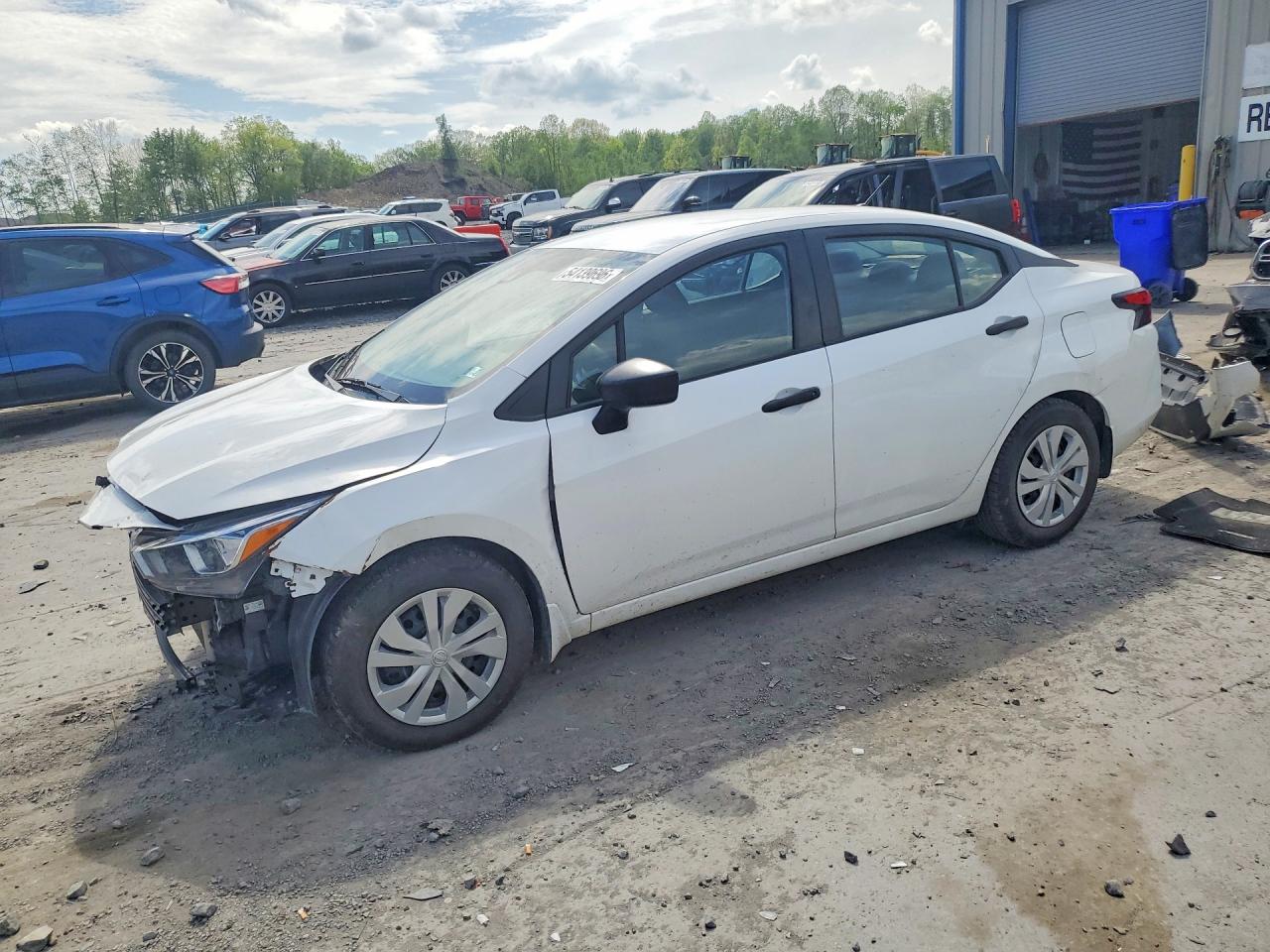 Salvage Nissan Versa Image